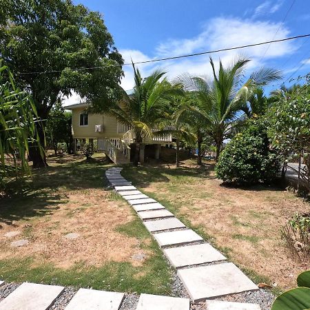 Single-Family Home With Gated Tropical Yard West End Esterno foto