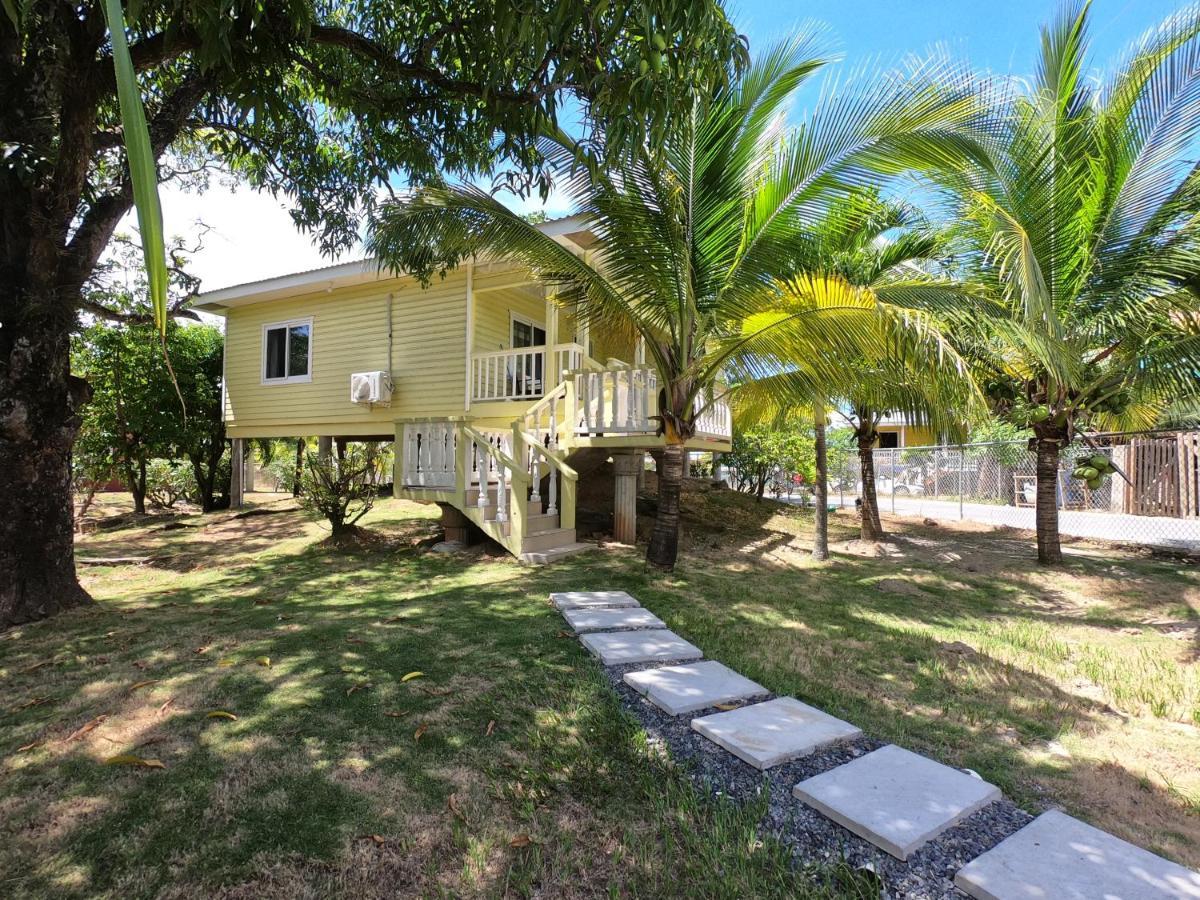 Single-Family Home With Gated Tropical Yard West End Esterno foto